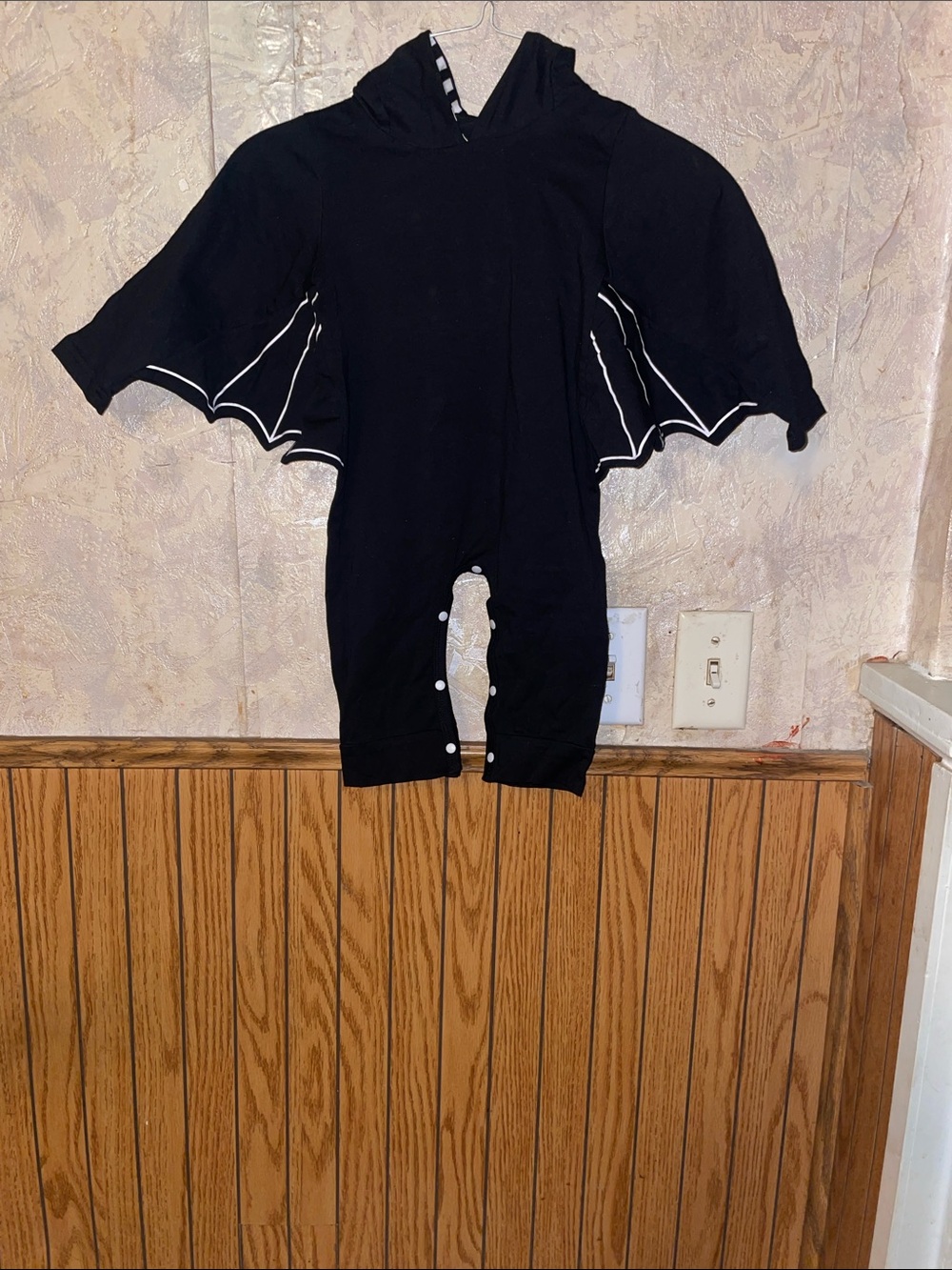 OMG super cute black & white bat onesie (18-24m)